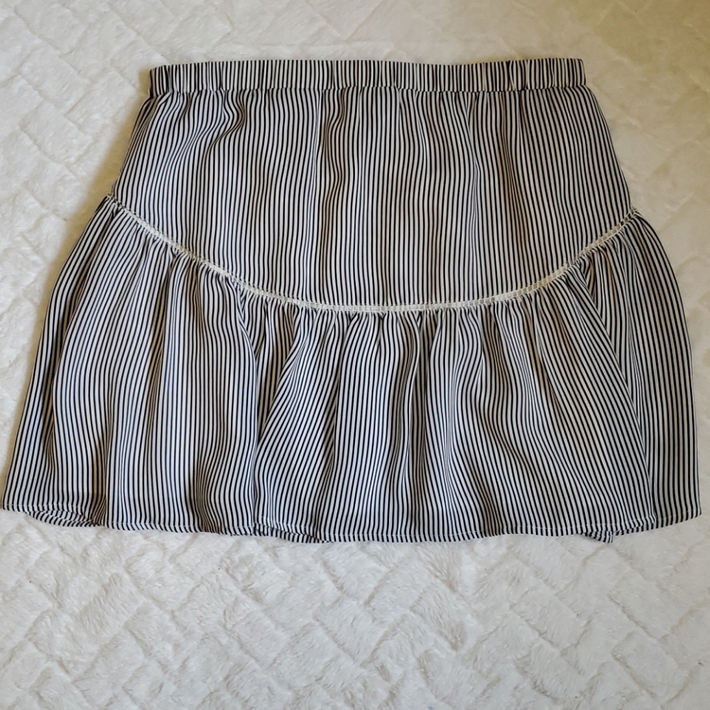 EUC! Banana Republic Skirt - Picture 2 of 3